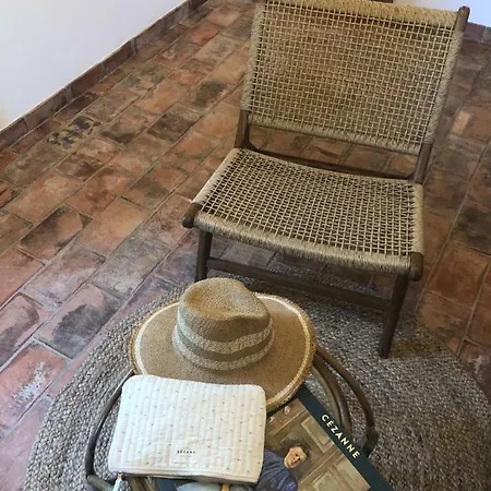 بيت ضيافة Domaine De Carraire 2*